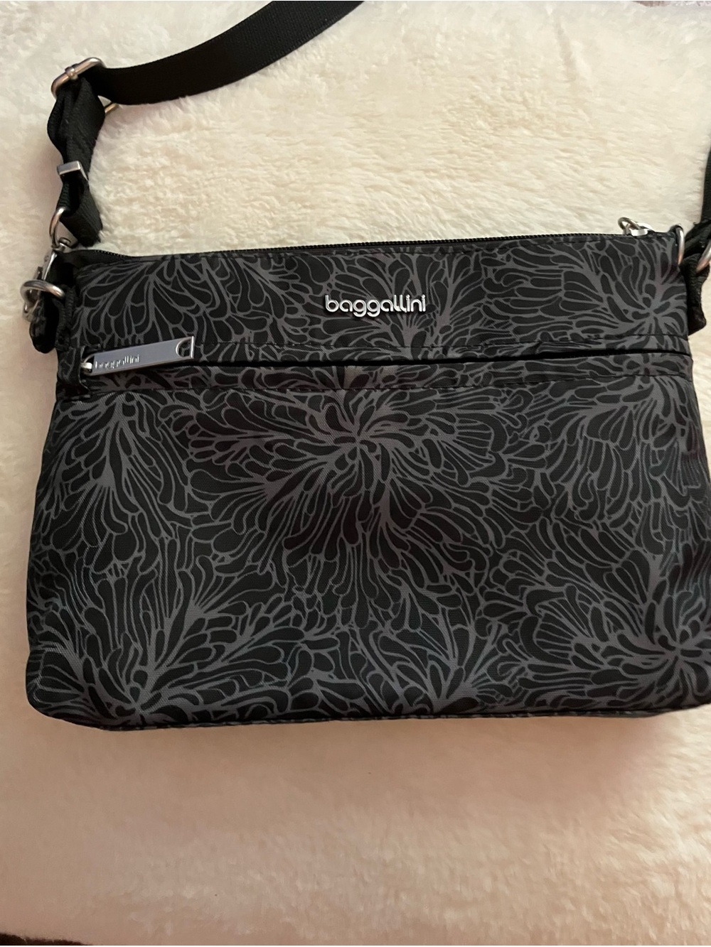Baggallini Black Floral-Print Crossbody Bag